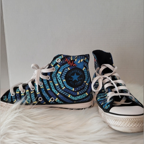Converse Kids Black and White High-Tops, Size 5.5 - Picture 3 of 8